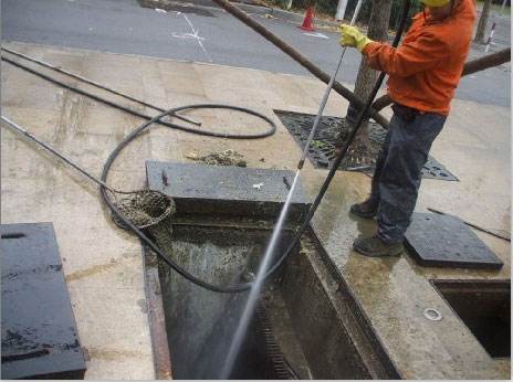 申扎池底污泥如何清理